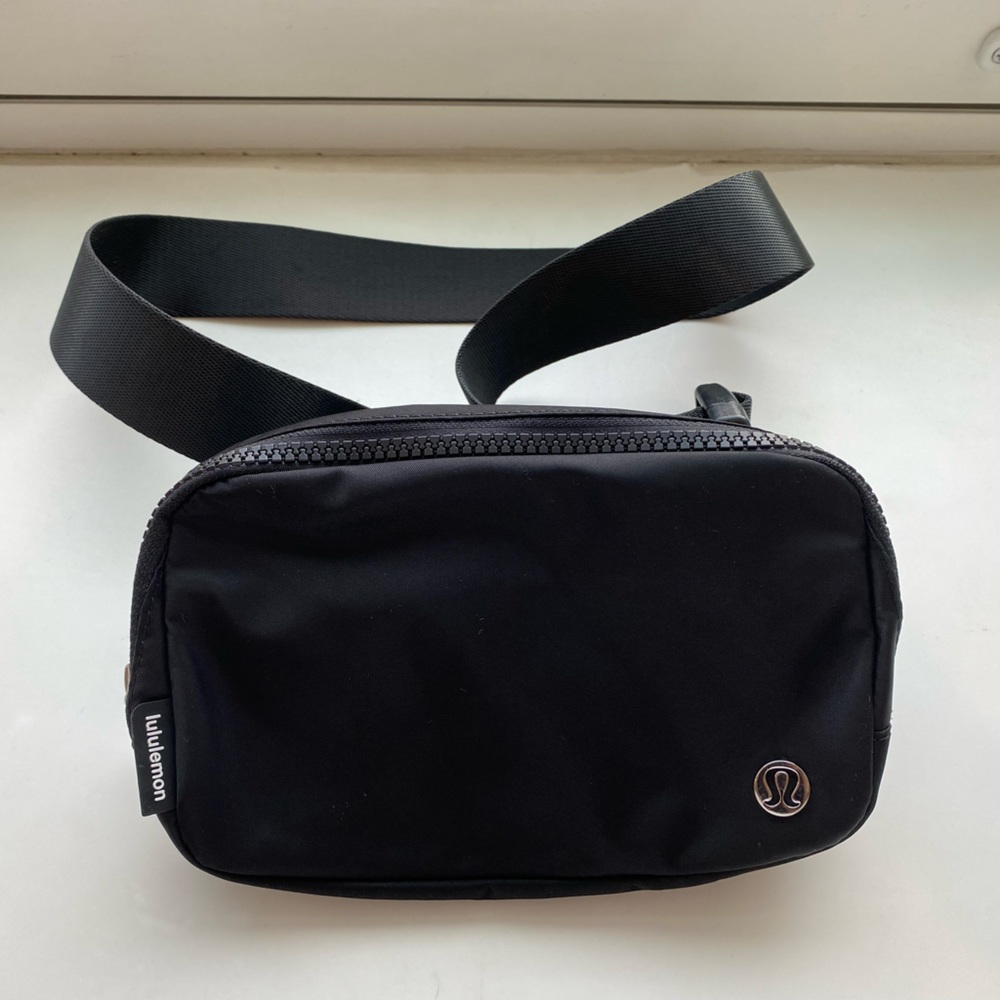 lululemon Everywhere Belt Bag (Black)